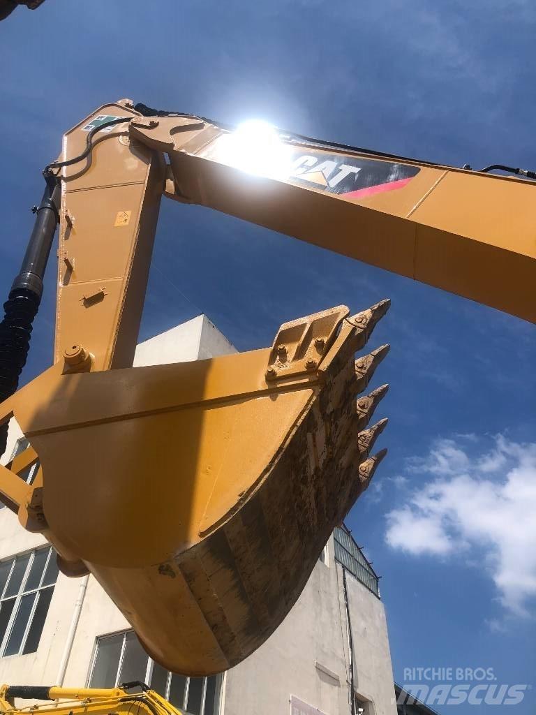 CAT 320 B L Telakaivukoneet