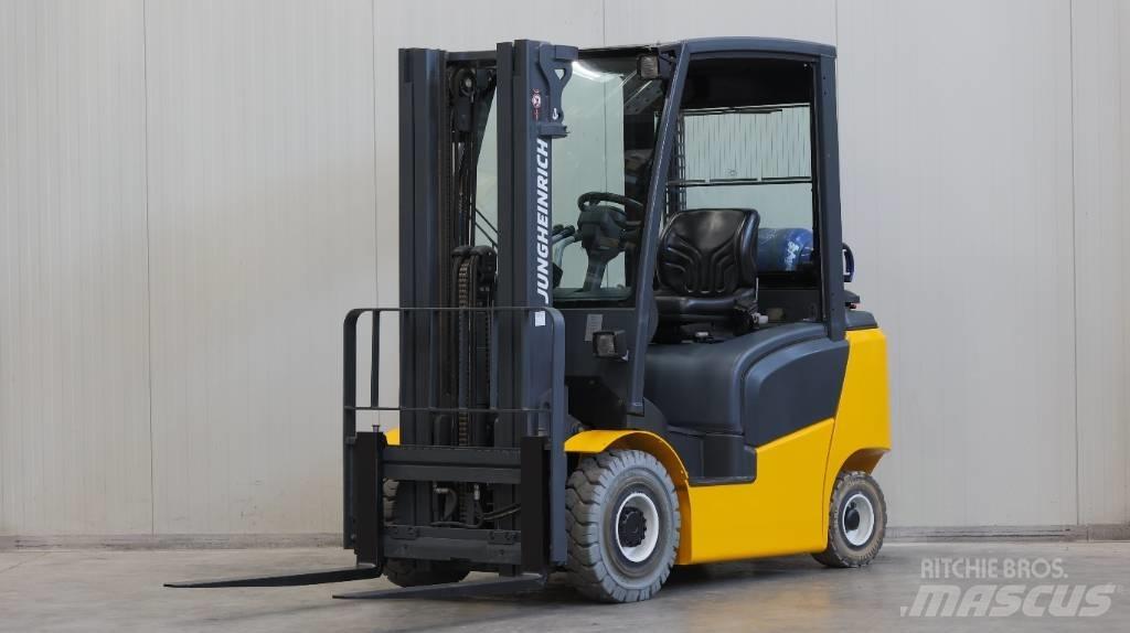 Jungheinrich TFG 320 Nestekaasutrukit