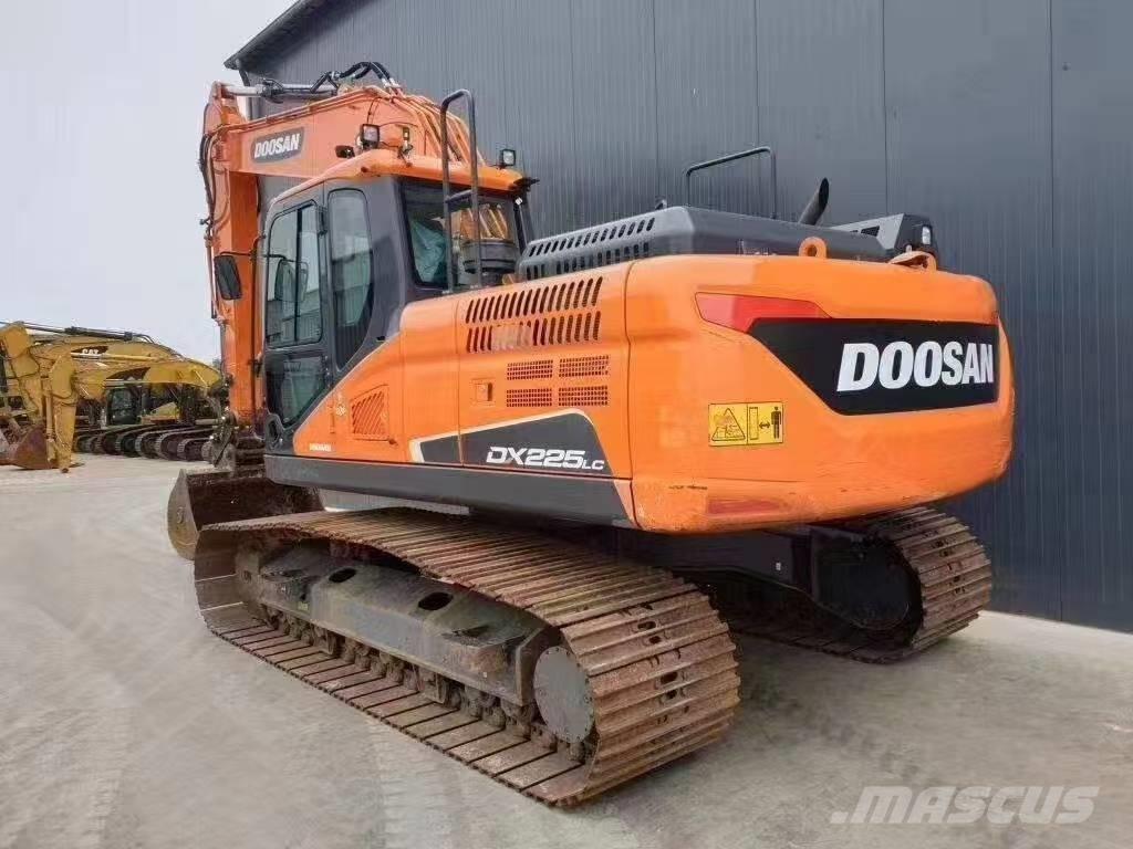 Doosan DX 225 LC Telakaivukoneet