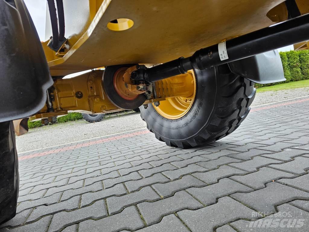 CAT 906 M Pyöräkuormaajat