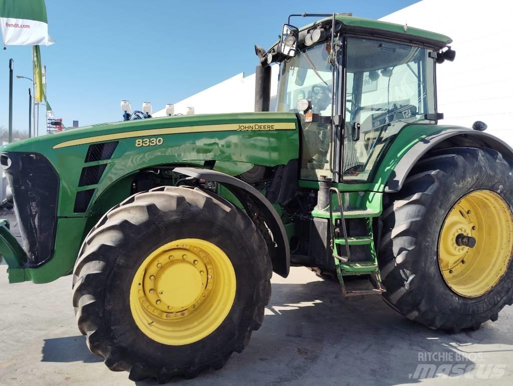 John Deere 8330 Traktorit