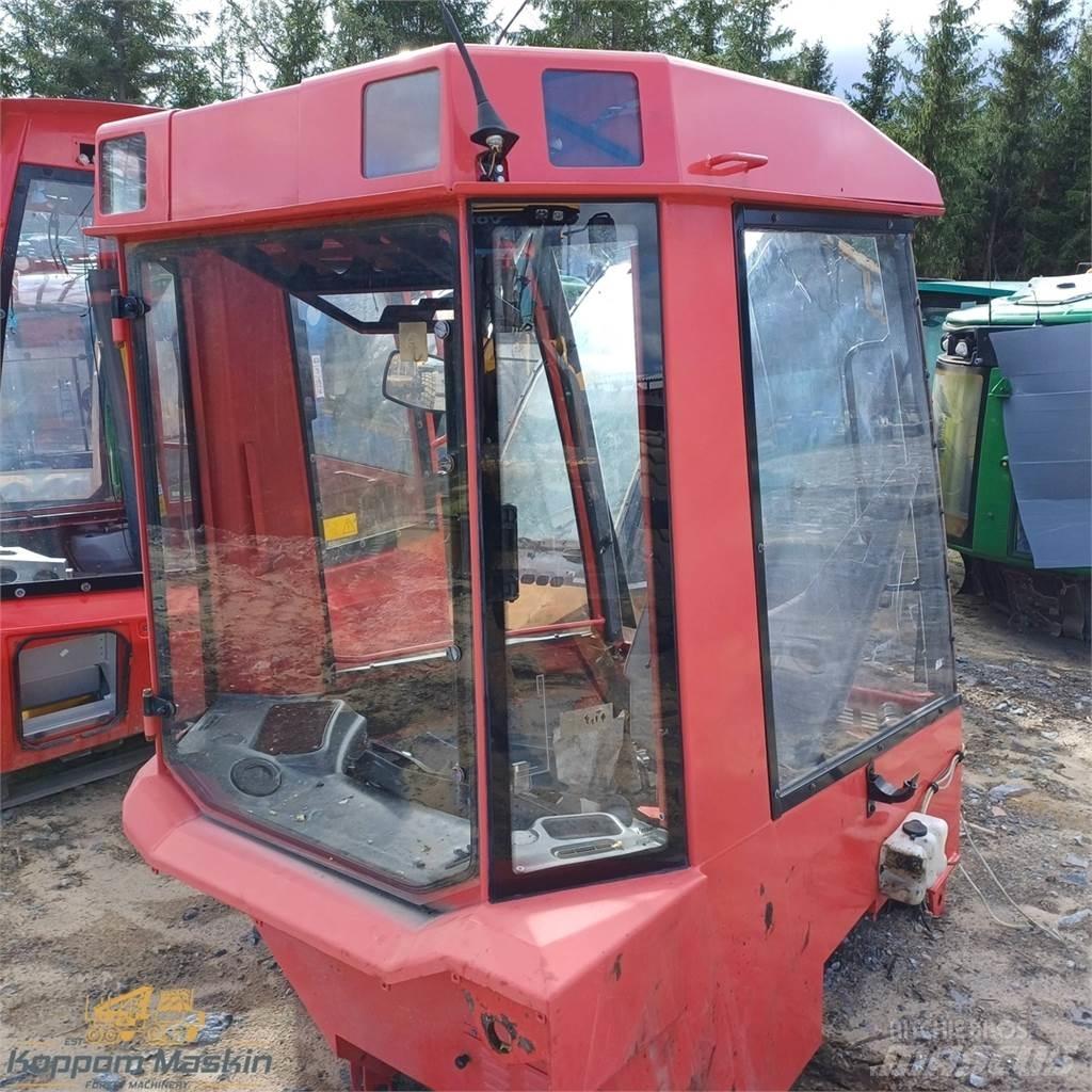 Valmet 941 Ohjaamo ja sisusta