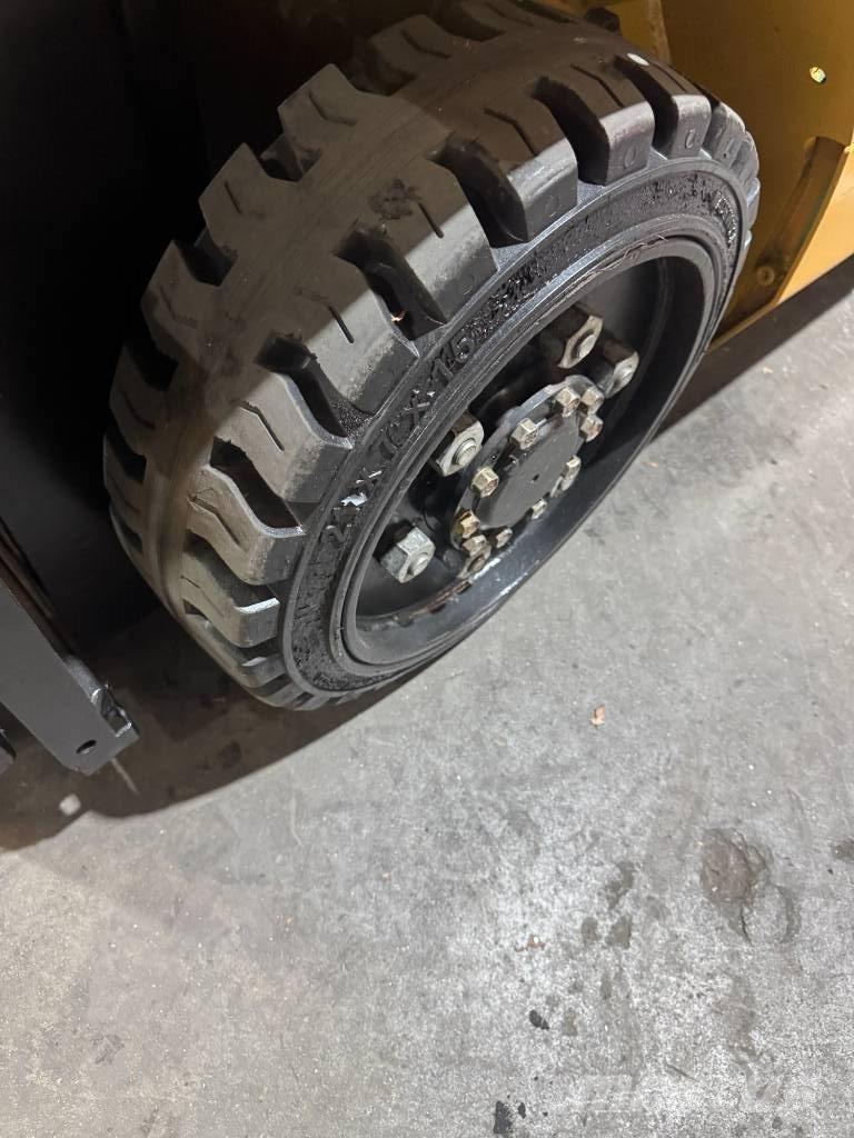 CAT FGC25N Muut haarukkatrukit