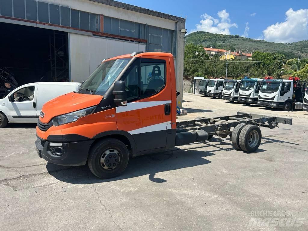 Iveco Daily 35-140 Autonkuljetusautot