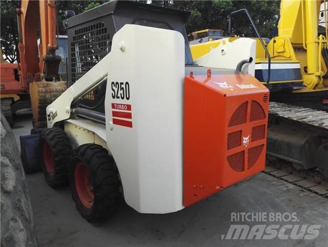 Bobcat S 250 Liukuohjatut kuormaajat