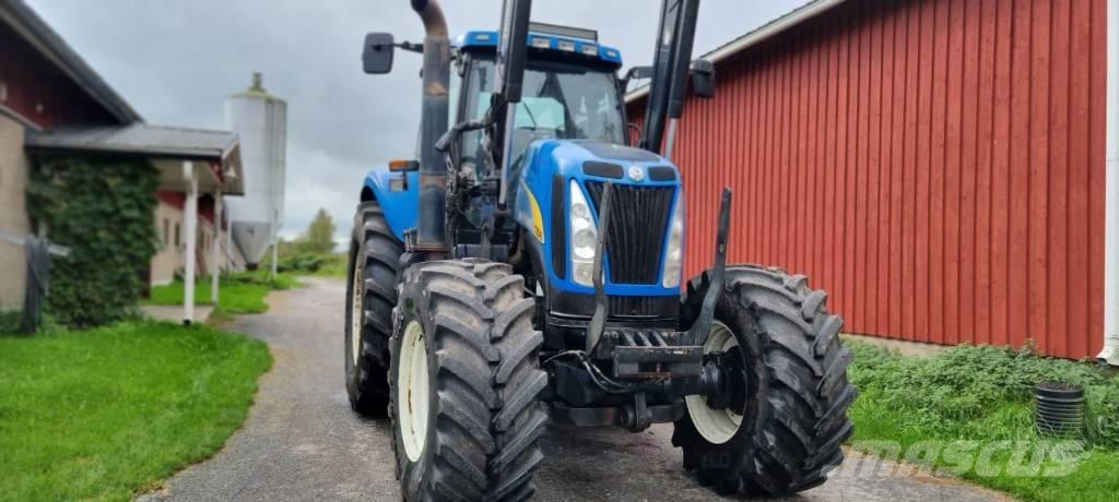 New Holland T 8040 Traktorit