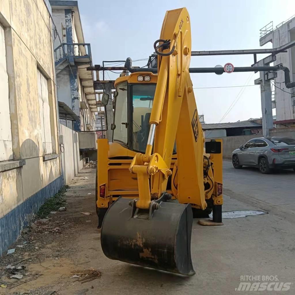 JCB 4CX Kaivurikuormaajat