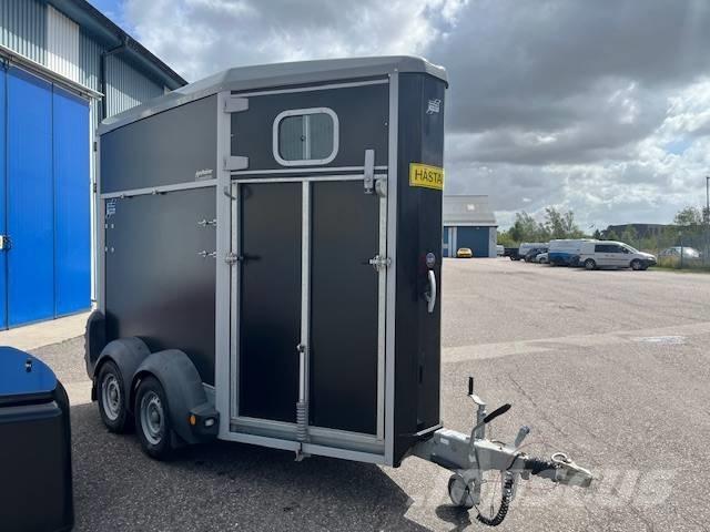 Ifor Williams HB403 Eläinkuljetuspuoliperävaunut