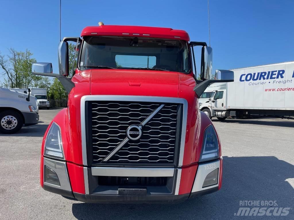 Volvo VNL64T300 Vetopöytäautot
