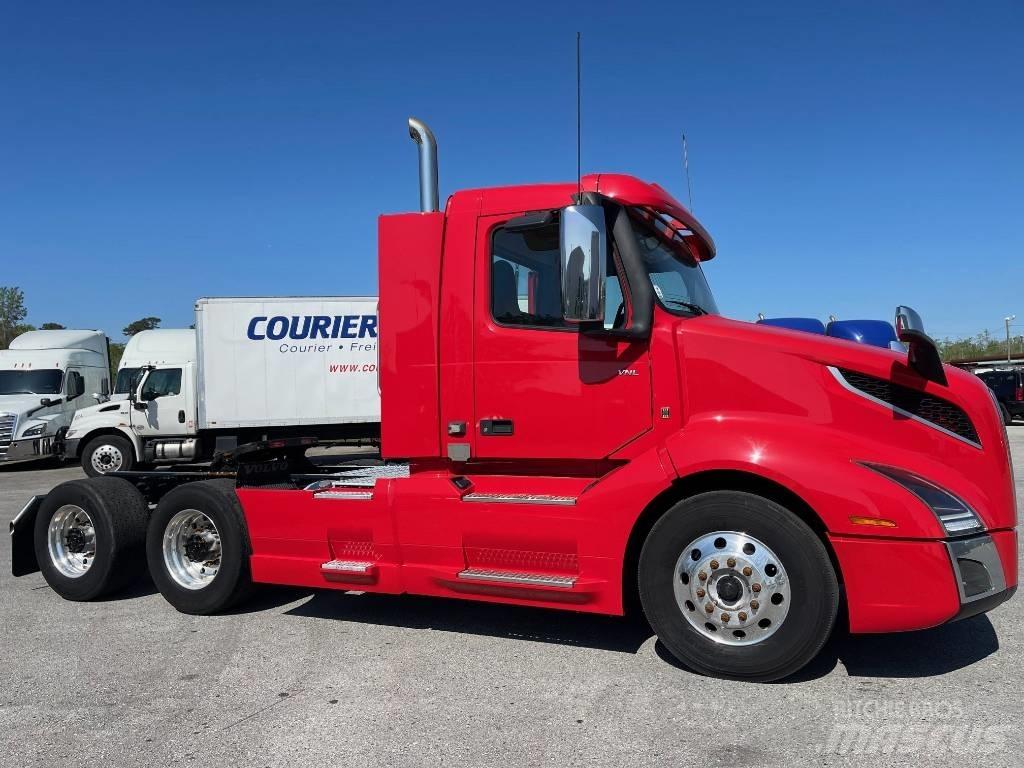 Volvo VNL64T300 Vetopöytäautot