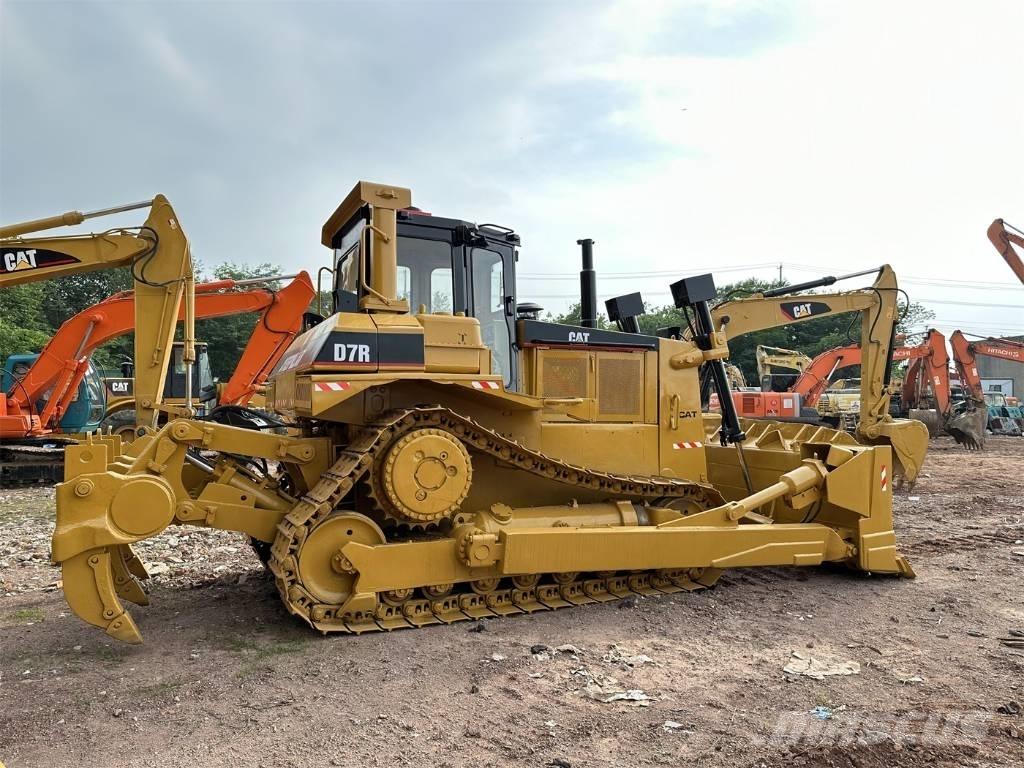 CAT D7R Telaketjupuskutraktorit