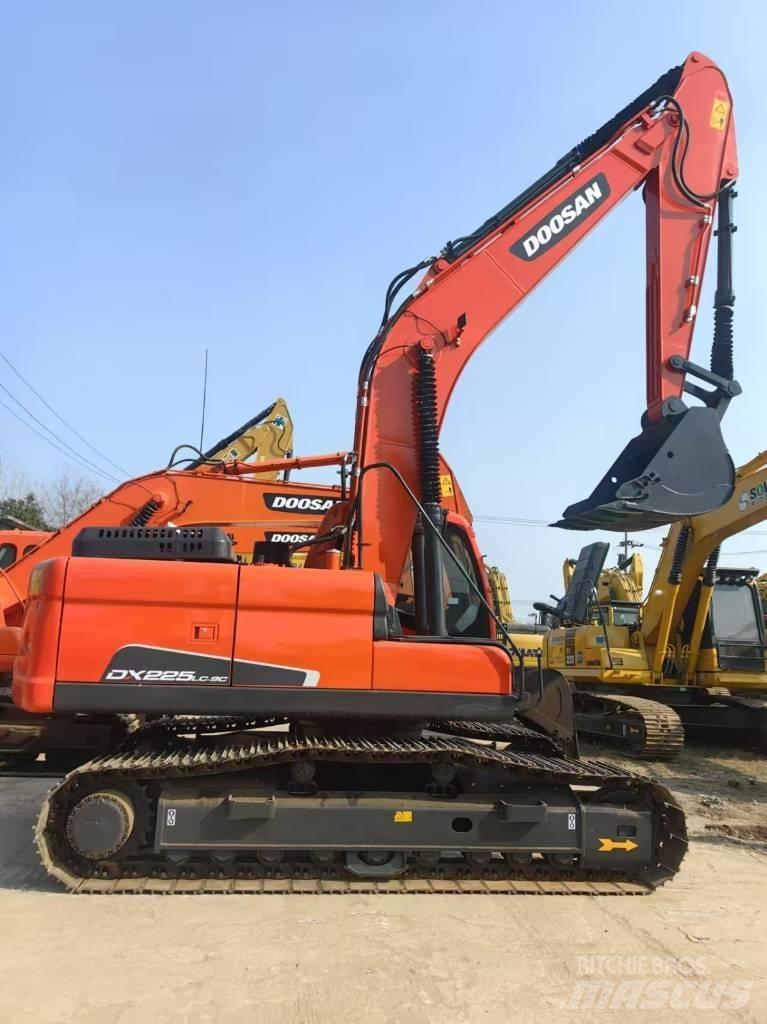 Doosan DX225LC-9C Telakaivukoneet