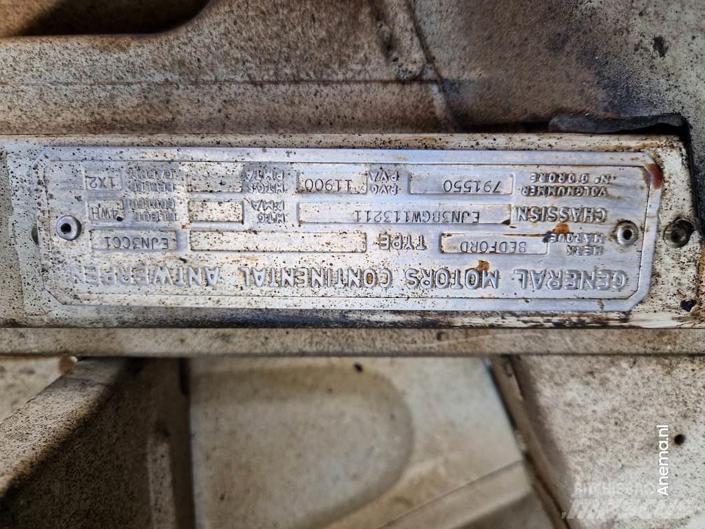 Bedford TK 1020 Vetopöytäautot