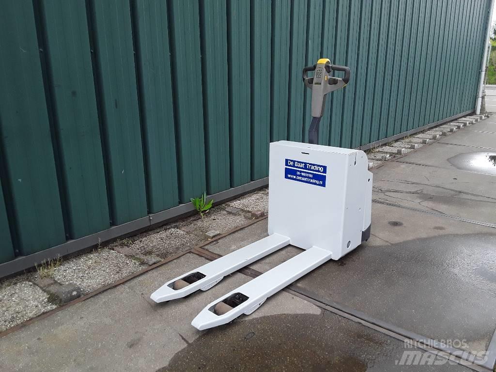 Nissan PLL160 Lavansiirtotrukit