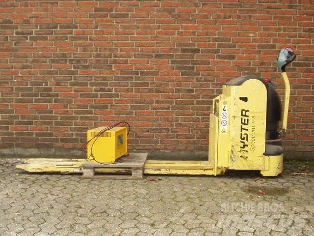 Hyster P 2.5 Lavansiirtotrukit