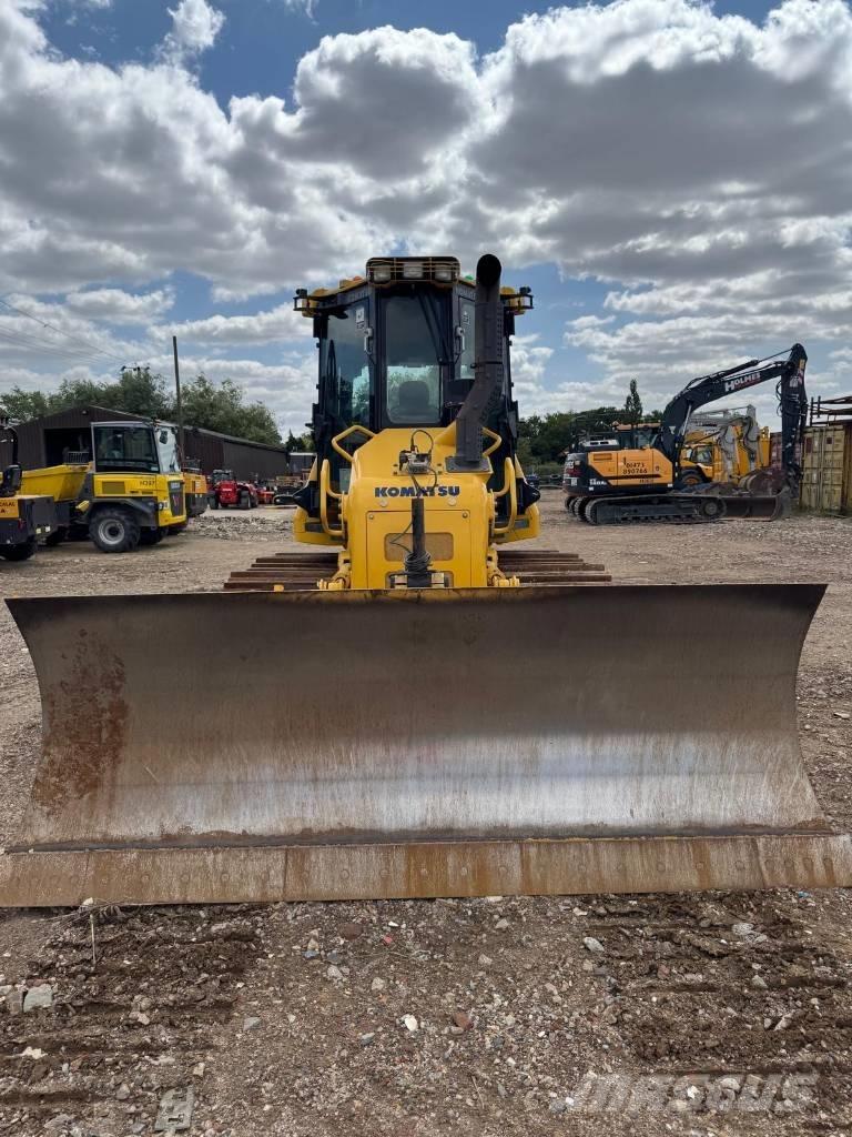 Komatsu D51PX-24 Telaketjupuskutraktorit