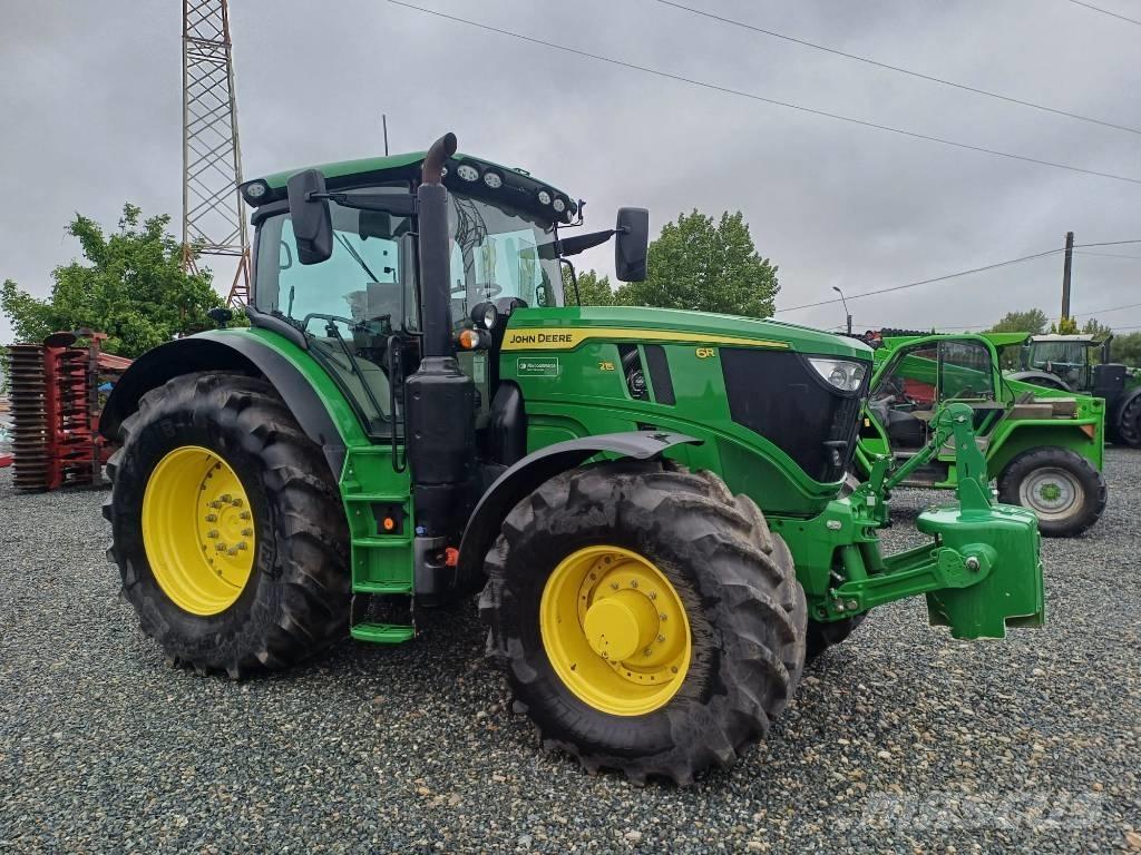 John Deere 6R 215 Traktorit