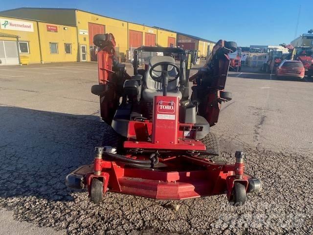 Toro 4000 Päältäajettavat ruohonleikkurit