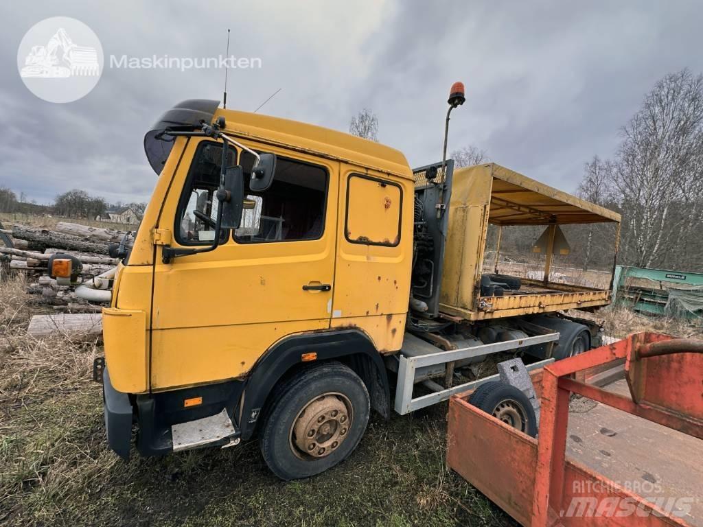 Mercedes-Benz 1117 L Koukkulava kuorma-autot