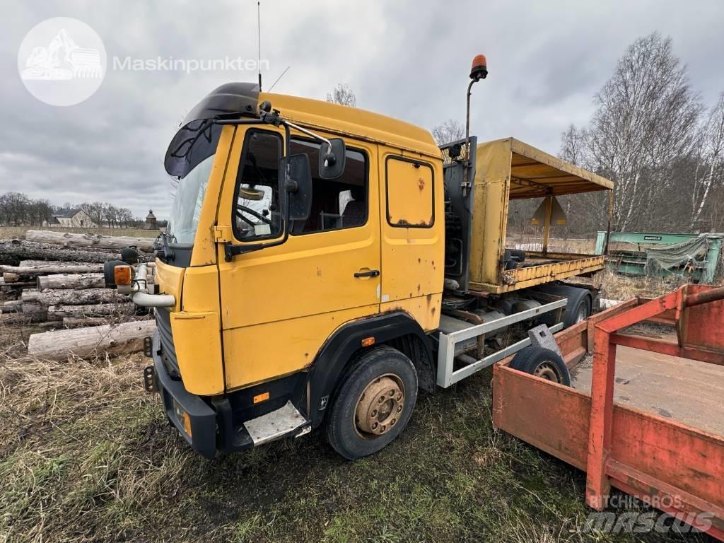 Mercedes-Benz 1117 L Koukkulava kuorma-autot