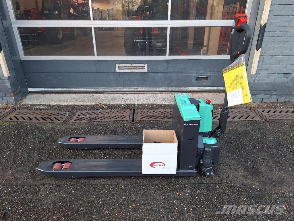 Mitsubishi PWL15 Lavansiirtotrukit