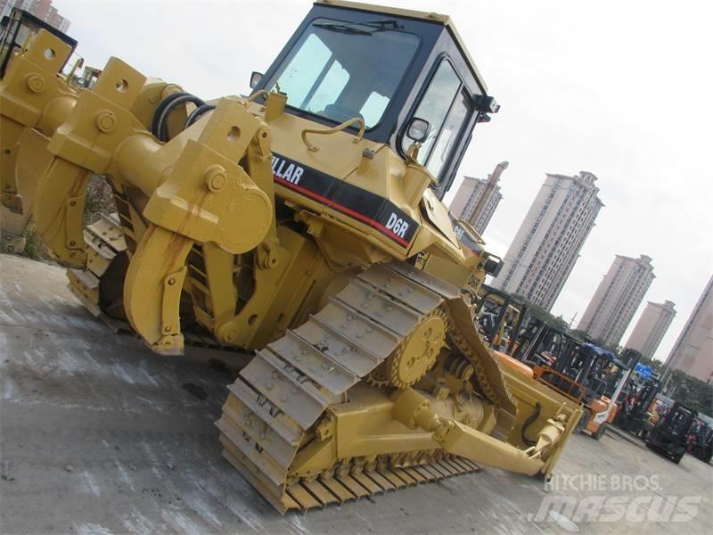 CAT D6R Telaketjupuskutraktorit