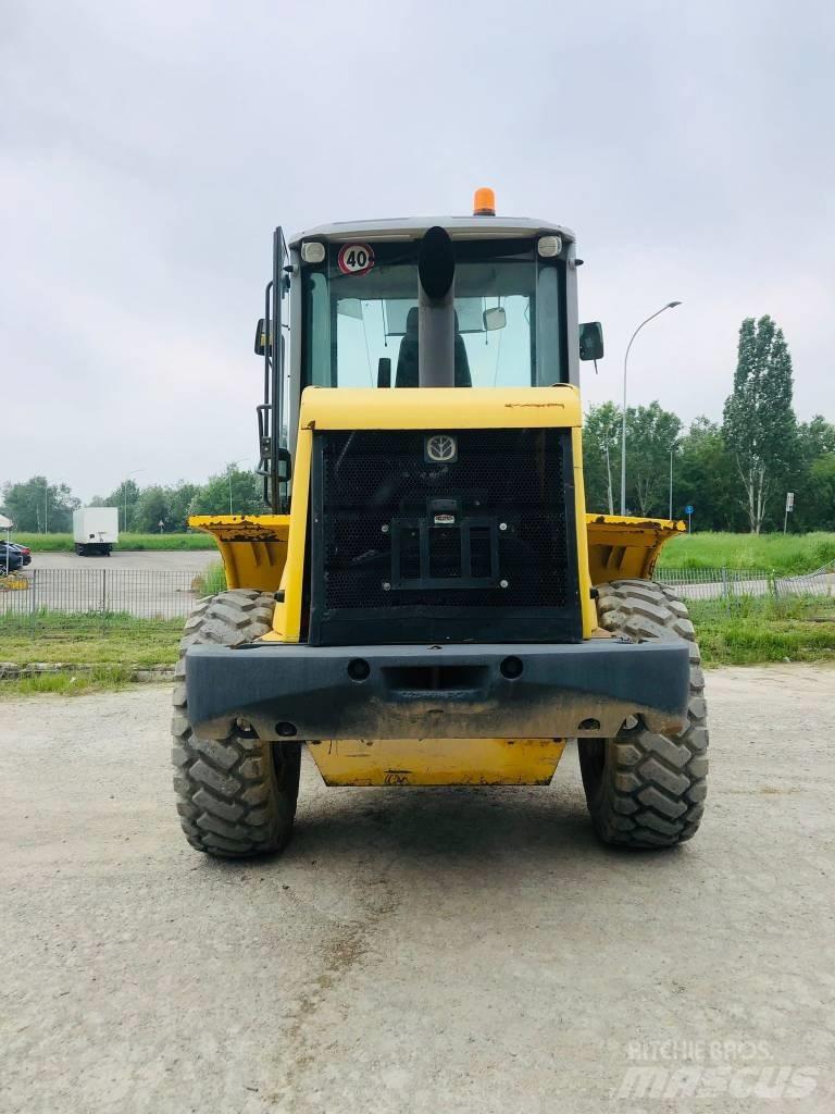 New Holland W 110 B Pyöräkuormaajat