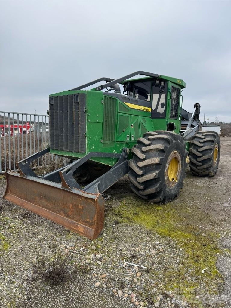 John Deere 748 Juontokoneet