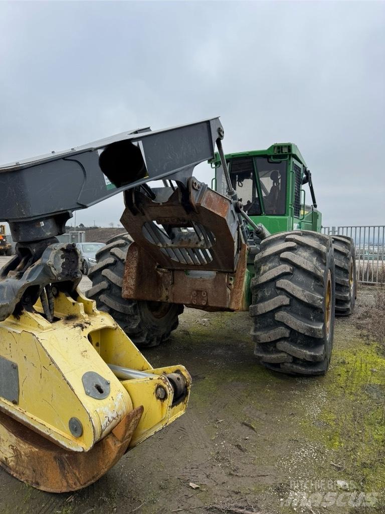 John Deere 748 Juontokoneet