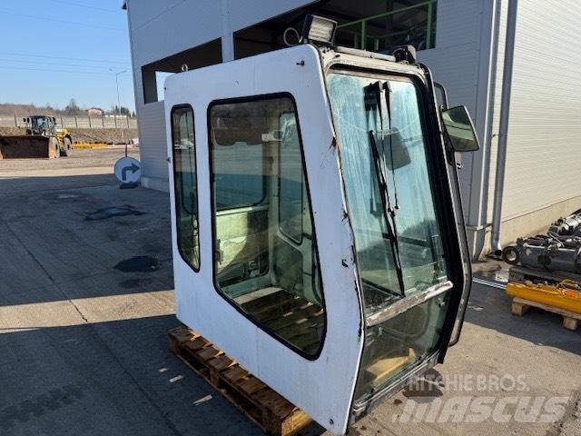 Liebherr SERIA B CAB Ohjaamo ja sisusta