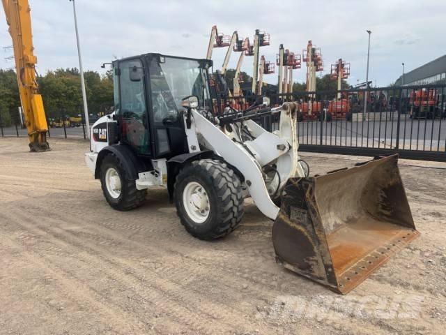 CAT 906 Pyöräkuormaajat