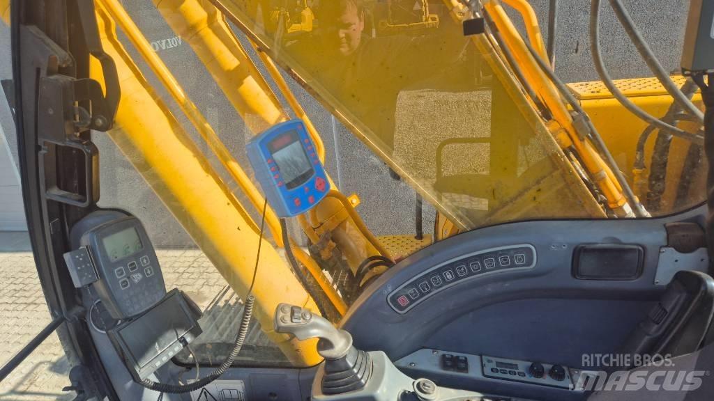 JCB JS 220 LC Telakaivukoneet