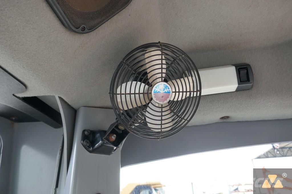 CAT 120M Tiehöylät