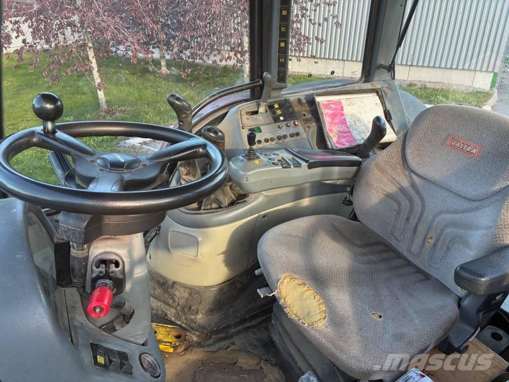 Valtra Traktor T 140 Traktorit