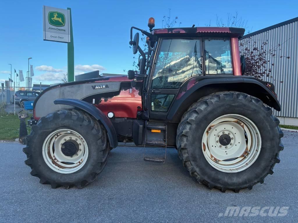 Valtra Traktor T 140 Traktorit
