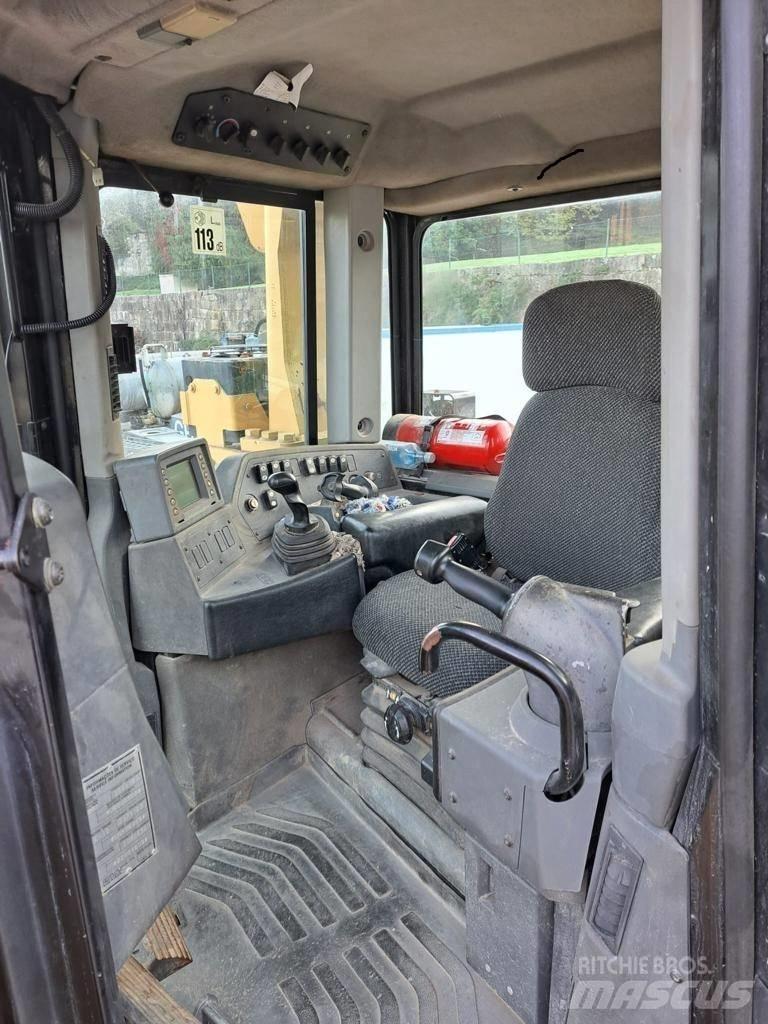 CAT D 8 T Telaketjupuskutraktorit