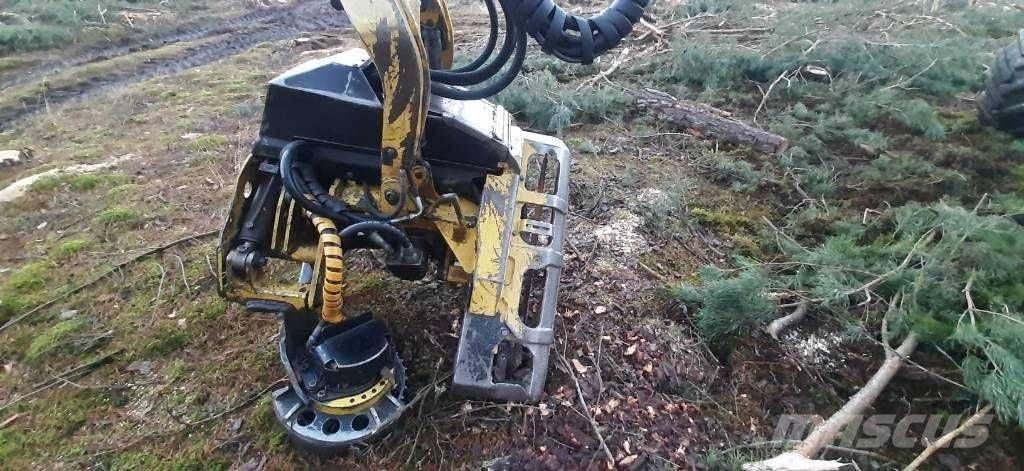 John Deere 1270 E Harvesterit