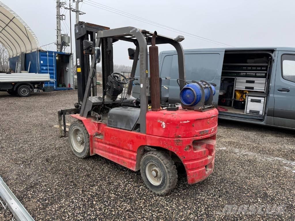 Manitou CG 30 P Nestekaasutrukit