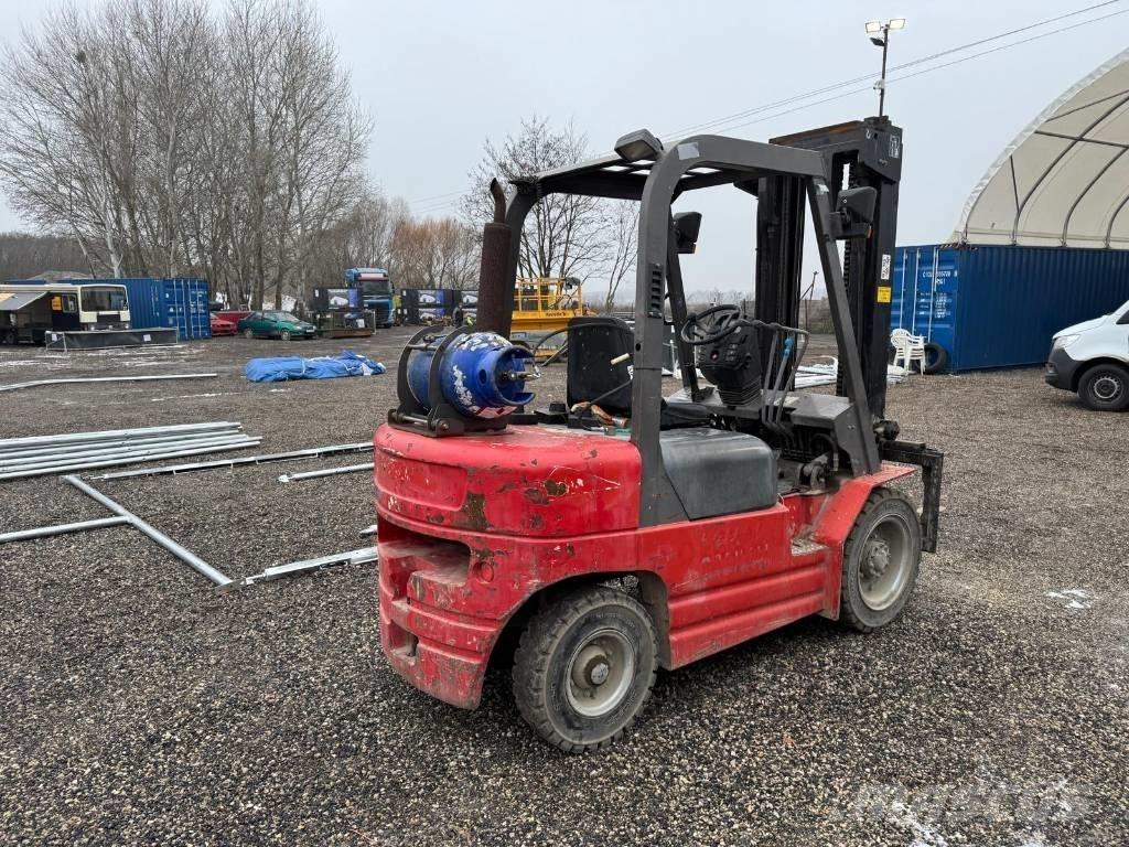 Manitou CG 30 P Nestekaasutrukit