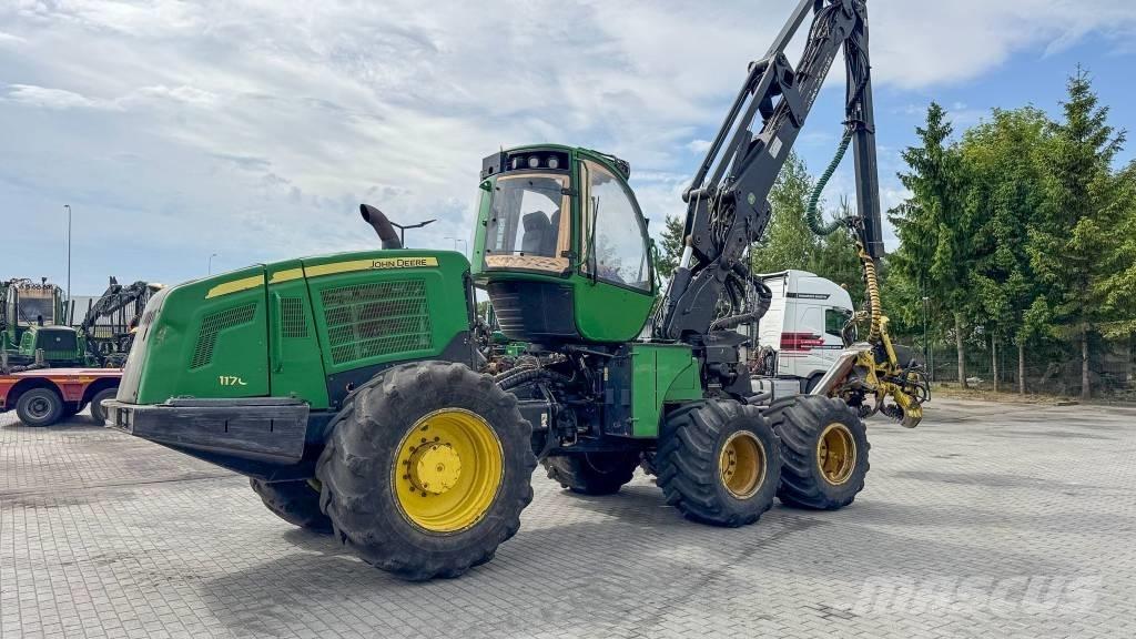 John Deere 1170 E Harvesterit