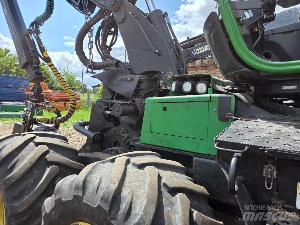 John Deere 1170 E Harvesterit