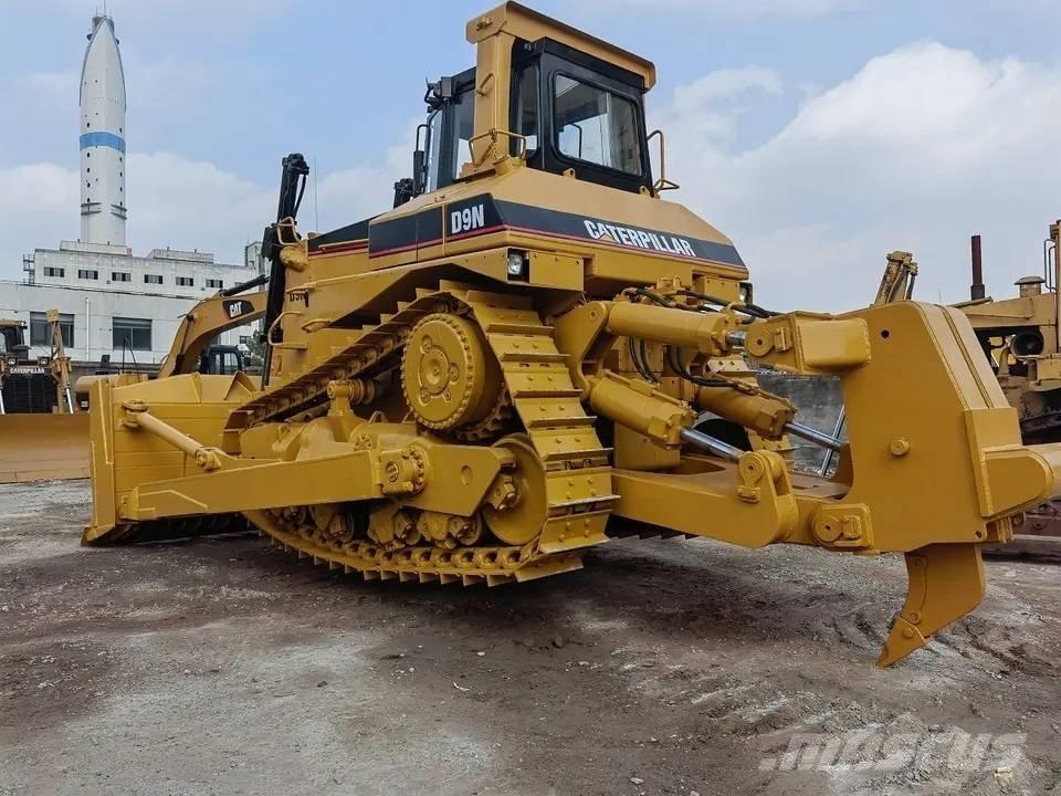 CAT D9N Telaketjupuskutraktorit