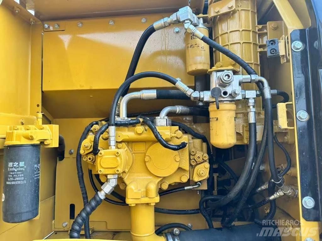 CAT 320 D Telakaivukoneet