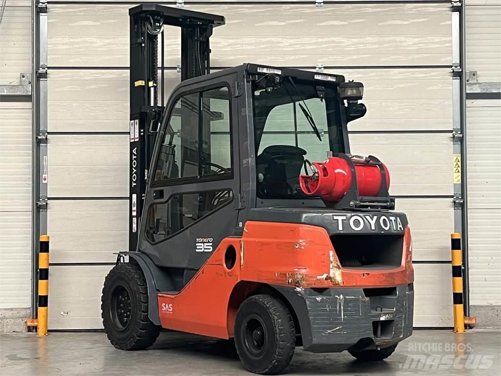 Toyota 8FGJF35 Nestekaasutrukit
