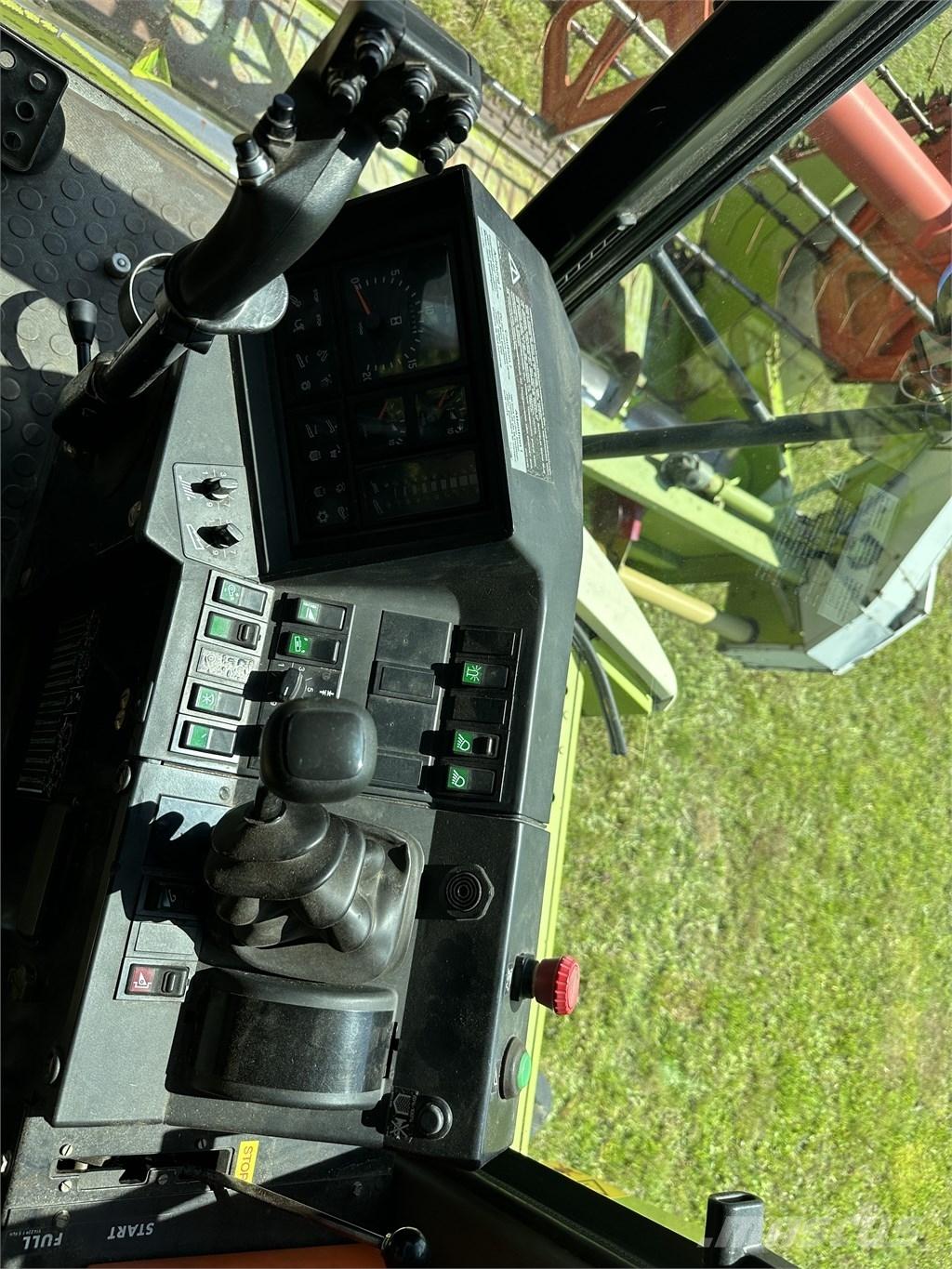 CLAAS Mega 208 Leikkuupuimurit