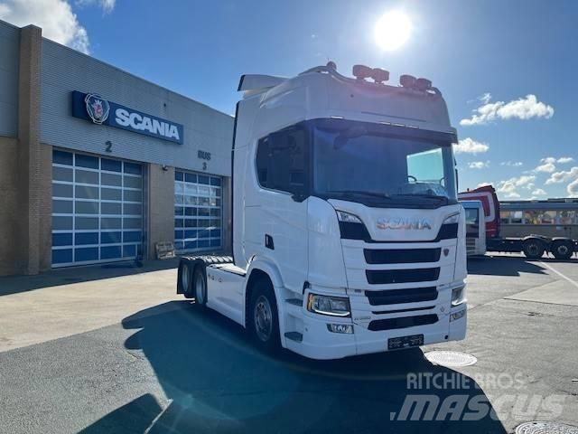 Scania R 590 Vetopöytäautot