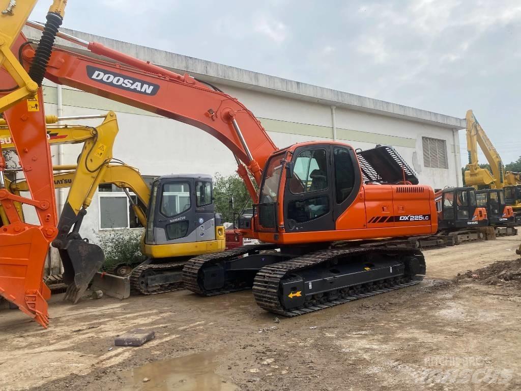 Doosan DX225LC Telakaivukoneet