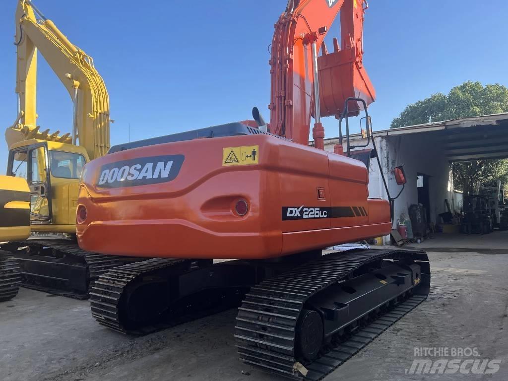 Doosan DX225LC Telakaivukoneet