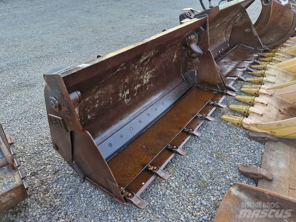 CAT 906 M Pyöräkuormaajat