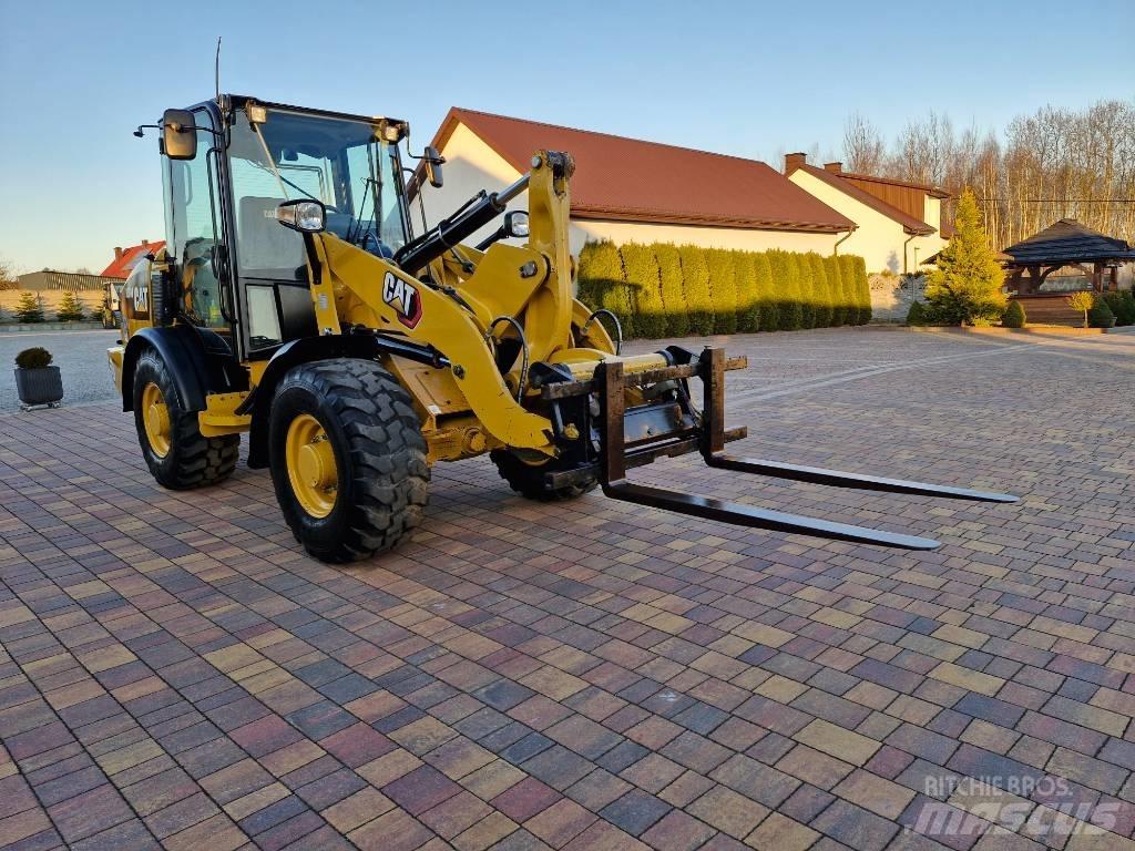 CAT 906 M Pyöräkuormaajat